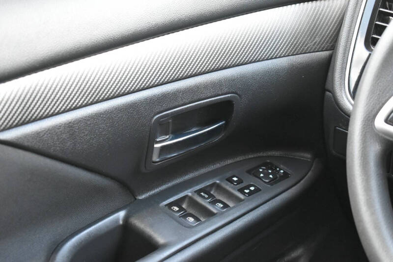 2018 Mitsubishi Outlander ES