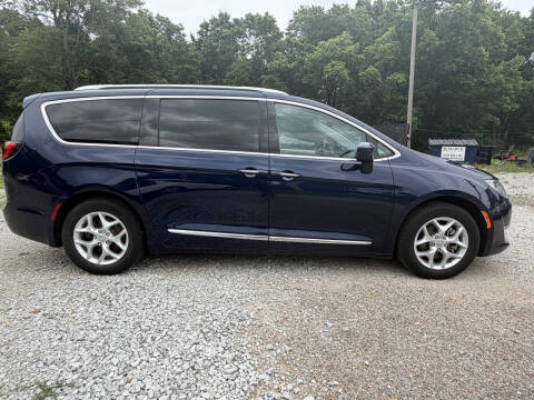 2017 Chrysler Pacifica Touring-L Plus