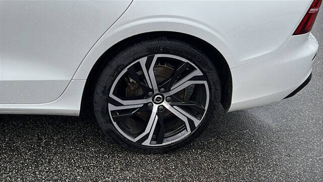 2024 Volvo S60 B5 Core Dark Theme