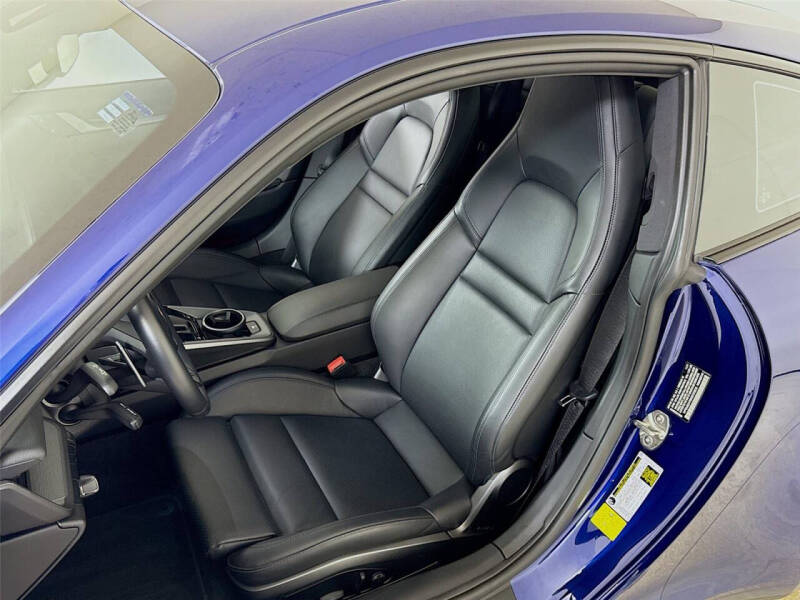 2022 Porsche 911 Carrera 4 GTS