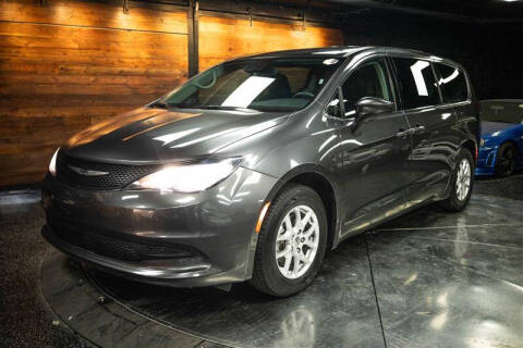 2023 Chrysler Voyager LX