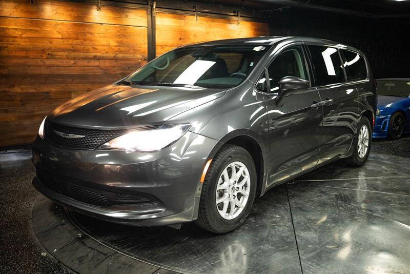 2023 Chrysler Voyager LX