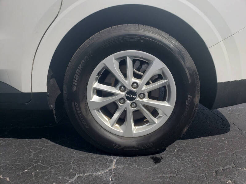 2023 Kia Carnival LX