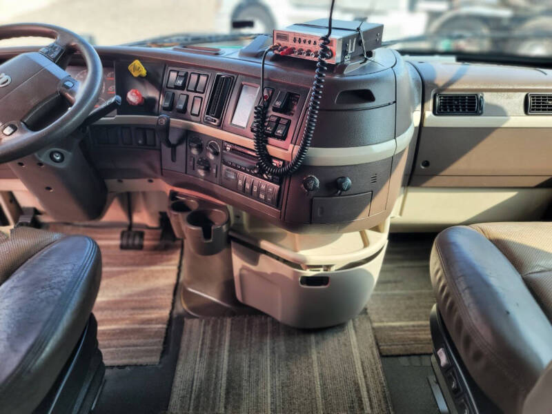 2016 Volvo VNL 730