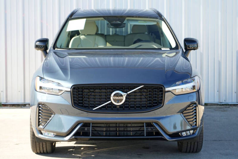 2023 Volvo XC60 B5 Plus Dark Theme