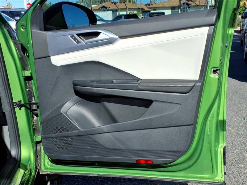 2025 Volkswagen Taos SE