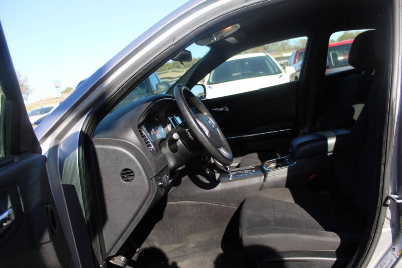 2014 Dodge Charger SE photo 13