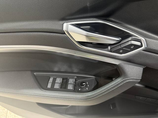 2019 Audi e-tron quattro Premium Plus