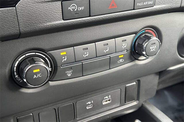 2023 Nissan Frontier SV