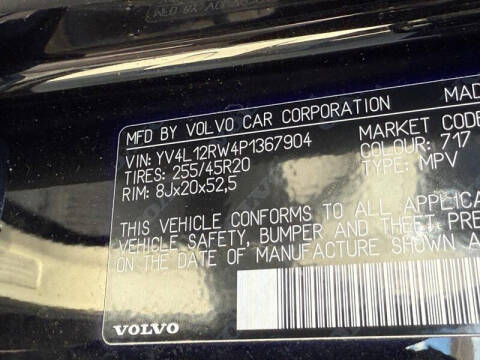 2023 Volvo XC60 B5 Plus Dark Theme