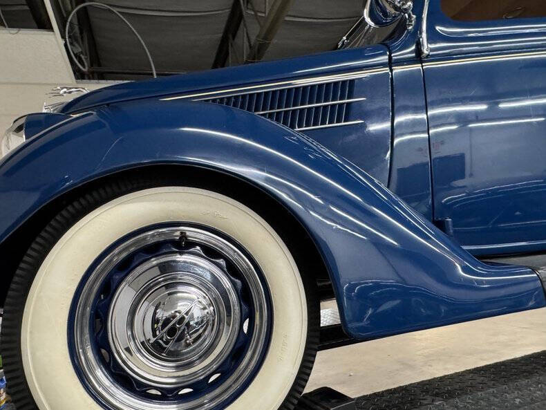 1936 Ford Deluxe