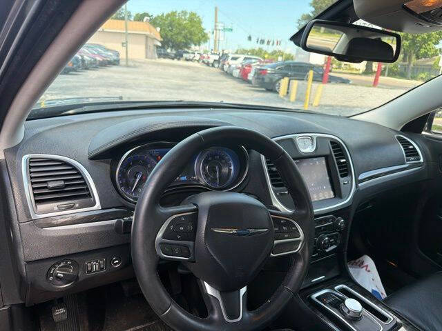 2017 Chrysler 300 Limited