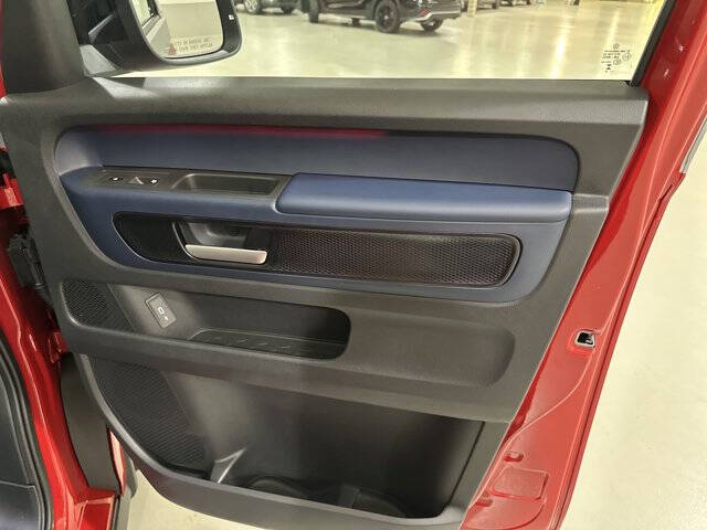 2025 Volkswagen ID. Buzz Pro S Plus 4Motion