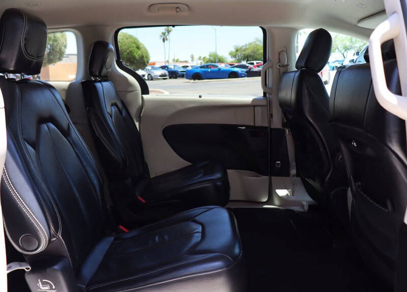 2022 Chrysler Pacifica Touring L