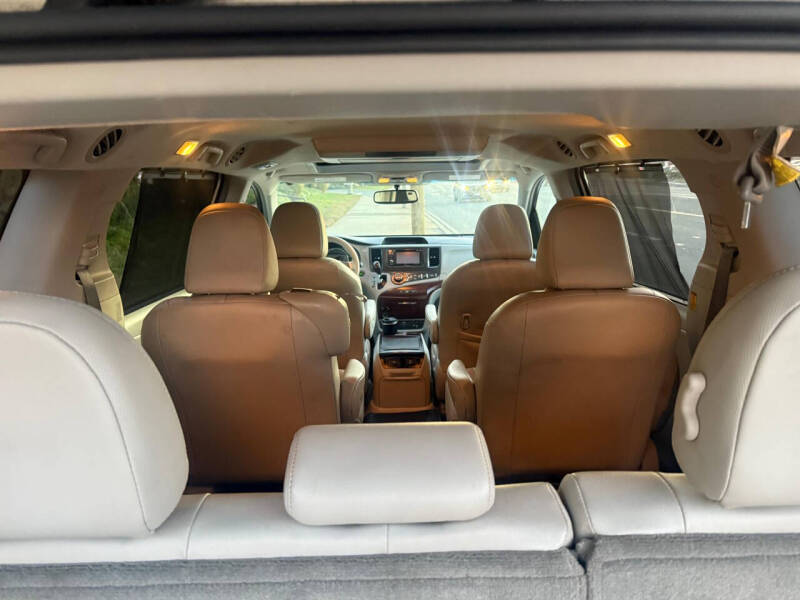 2013 Toyota Sienna XLE 8-Passenger
