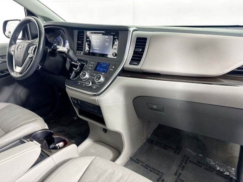 2018 Toyota Sienna XLE 8-Passenger