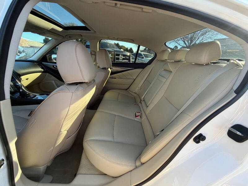 2015 Infiniti Q50 Premium