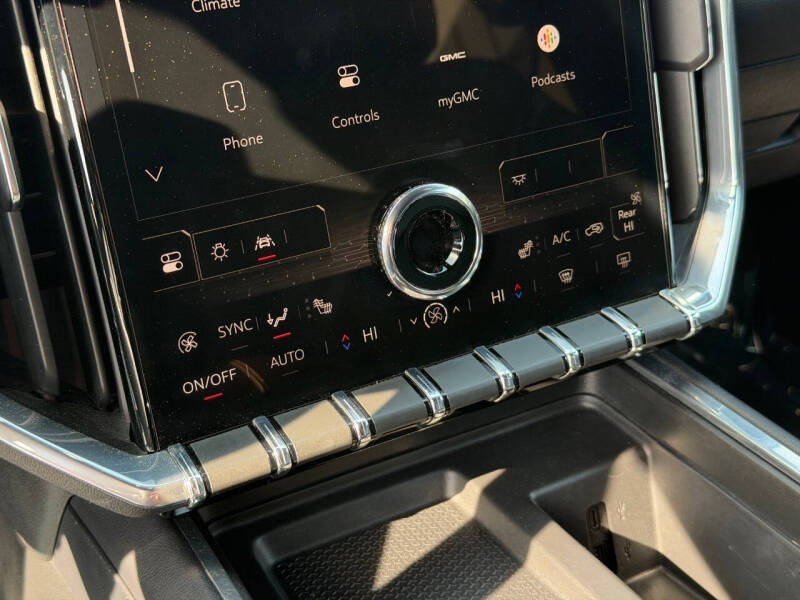 2024 GMC Acadia Elevation