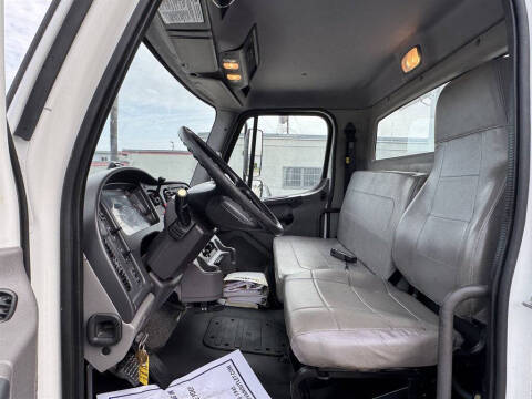 2015 Freightliner M2 106