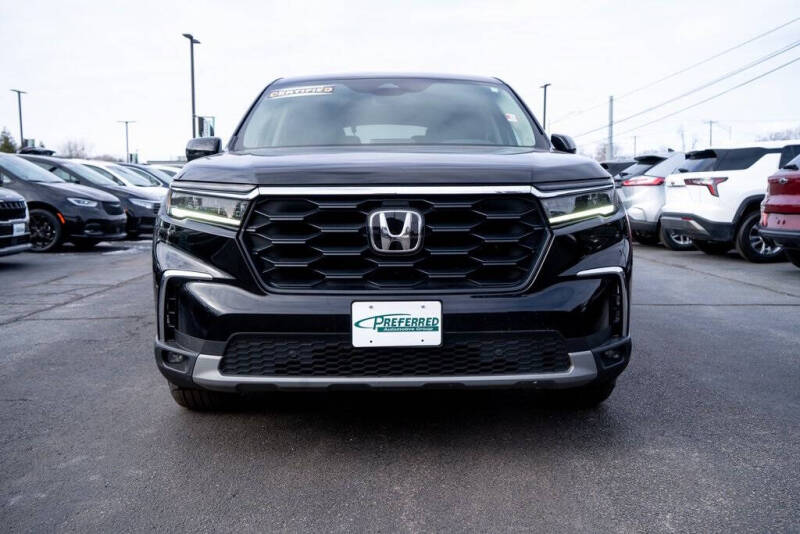 2023 Honda Pilot EX-L w/Rear Captain's Chairs