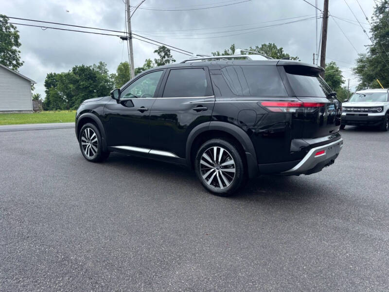 2025 Nissan Pathfinder Platinum