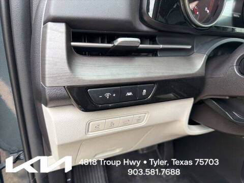 2024 Kia Carnival EX