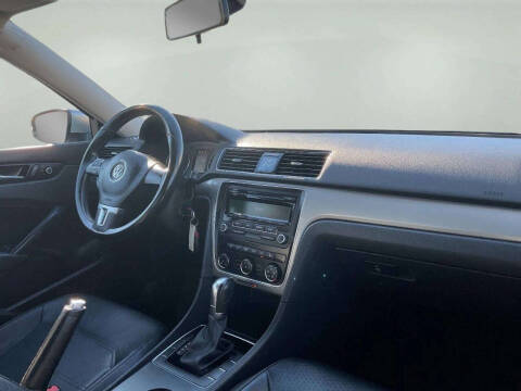 2014 Volkswagen Passat 1.8T Wolfsburg Edition PZEV