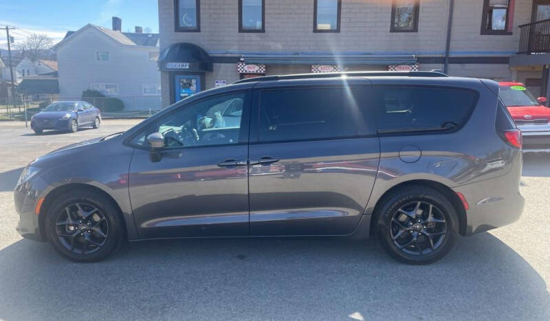 2019 Chrysler Pacifica for sale at Sisson Pre-Owned in Uniontown PA