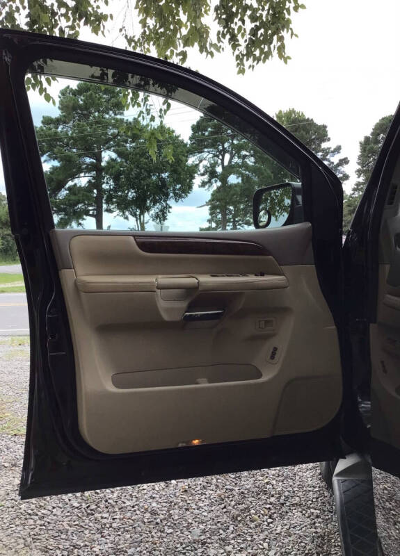 2011 Nissan Armada Platinum