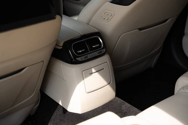 2022 Genesis G90