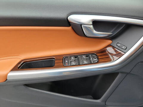 2015 Volvo V60 T5 Drive-E Platinum