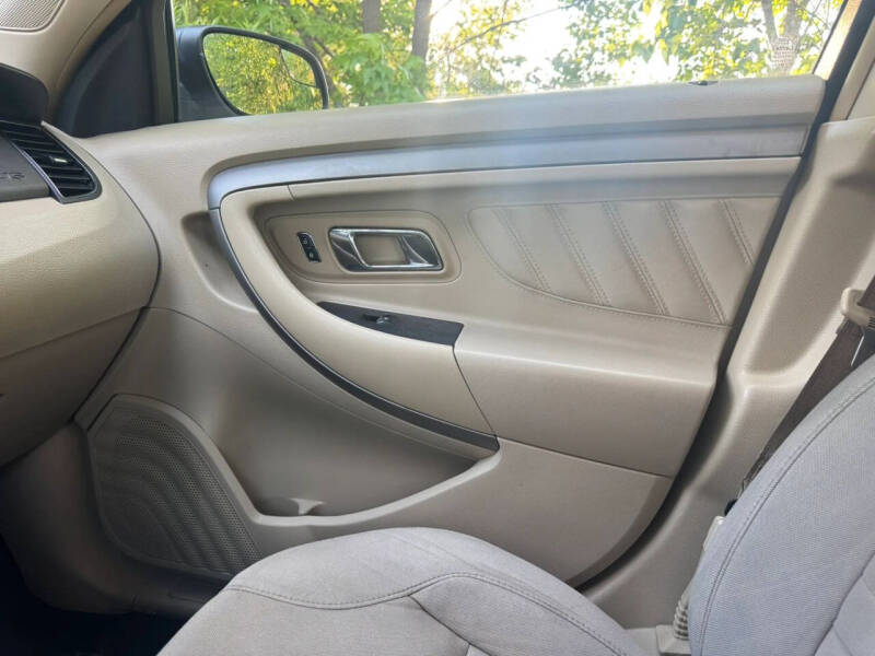 2015 Ford Taurus