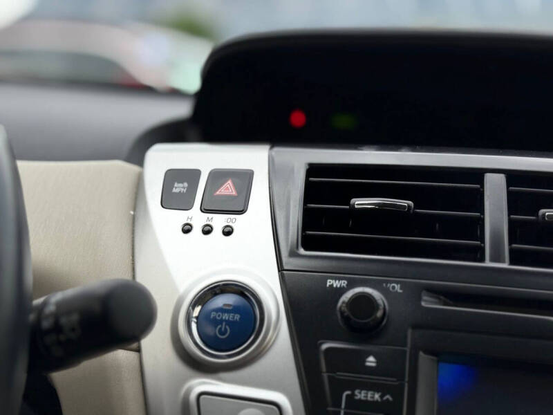 2013 Toyota Prius v Five