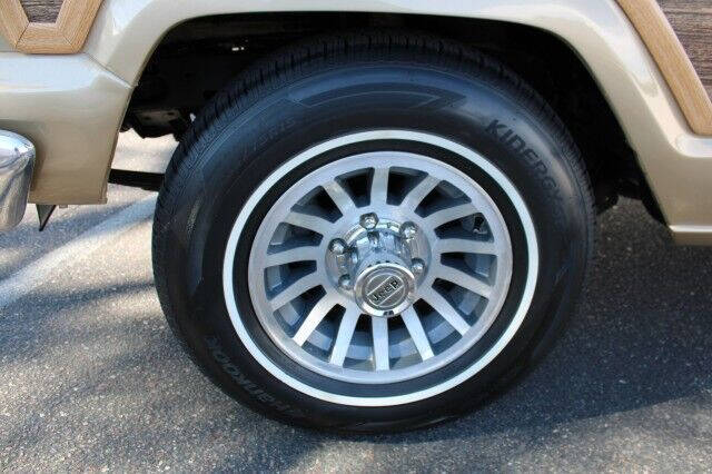 1990 Jeep Grand Wagoneer