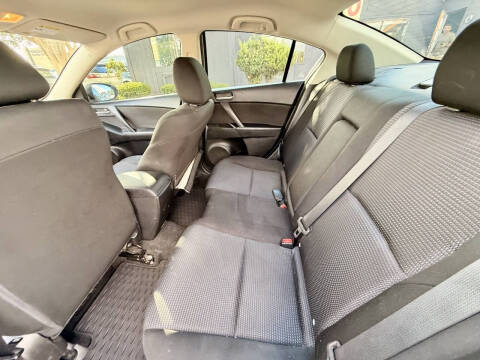 2013 Mazda MAZDA3 i Touring