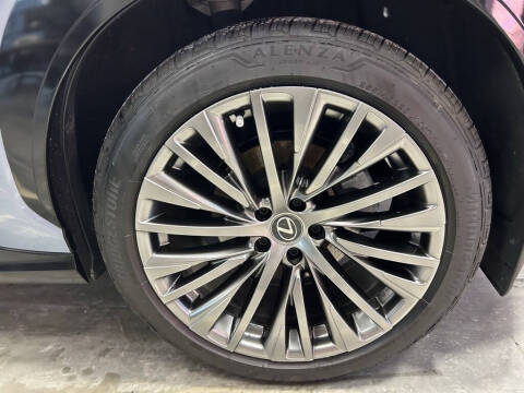 2023 Lexus RZ 450e Luxury