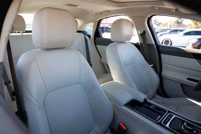 2017 Jaguar XF 35t Prestige