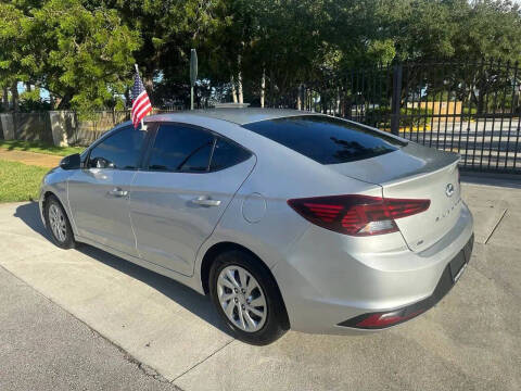 2019 Hyundai Elantra SE