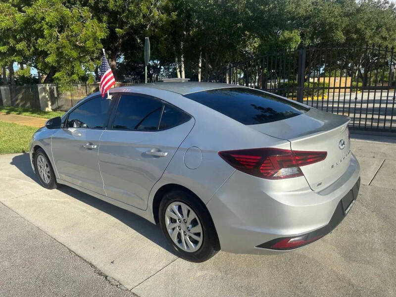 2019 Hyundai Elantra SE
