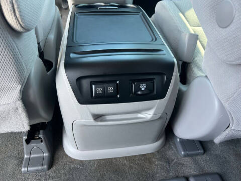 2018 Toyota Sienna LE 8-Passenger