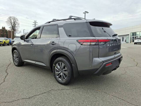 2025 Nissan Pathfinder SV