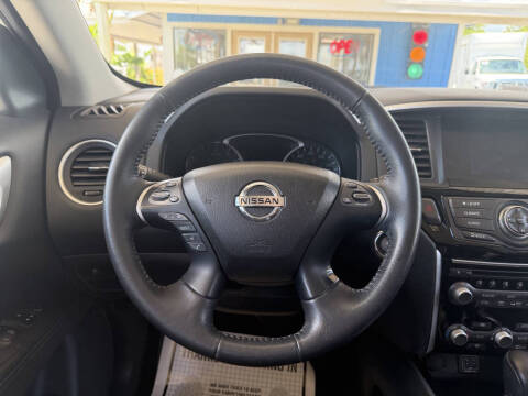 2018 Nissan Pathfinder SV
