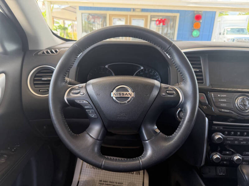 2018 Nissan Pathfinder SV