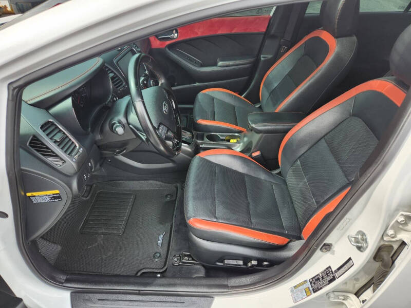 2017 Kia Forte5 SX