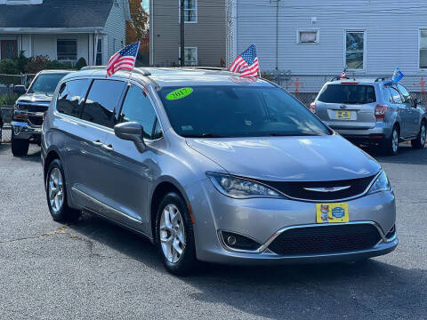 2017 Chrysler Pacifica Touring-L
