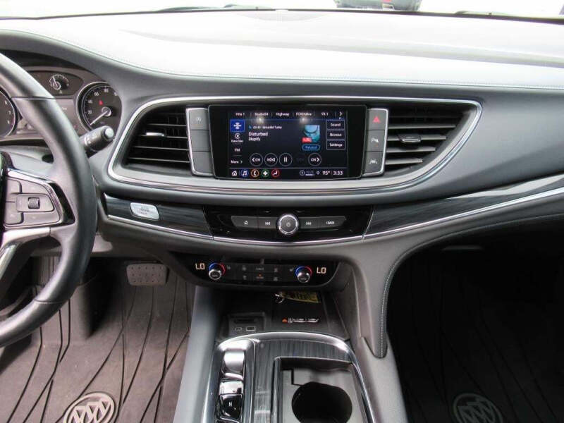 2022 Buick Enclave Essence