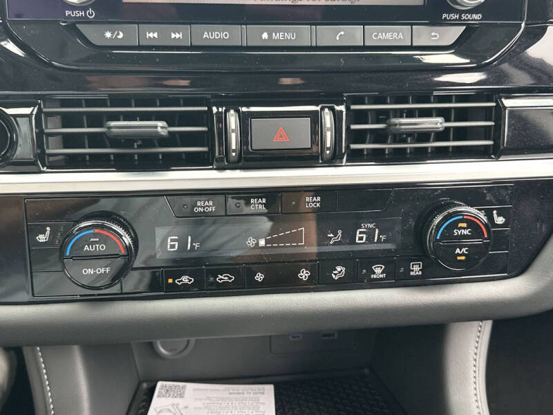 2025 Nissan Pathfinder SV