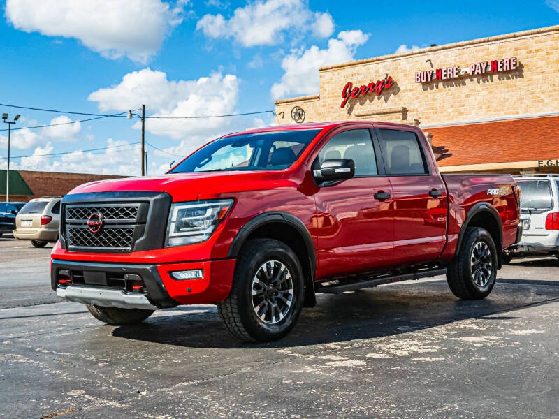 2023 Nissan Titan PRO-4X's photo