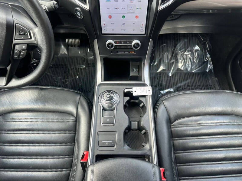 2022 Ford Edge SE
