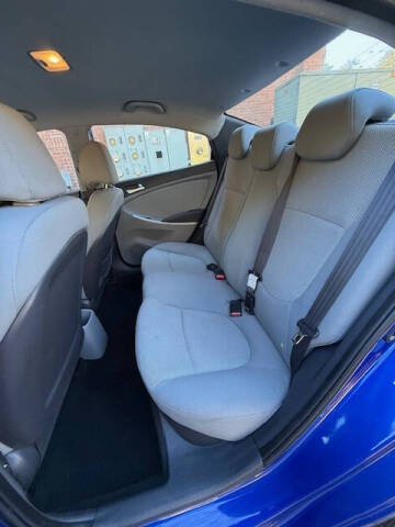 2012 Hyundai Accent GLS